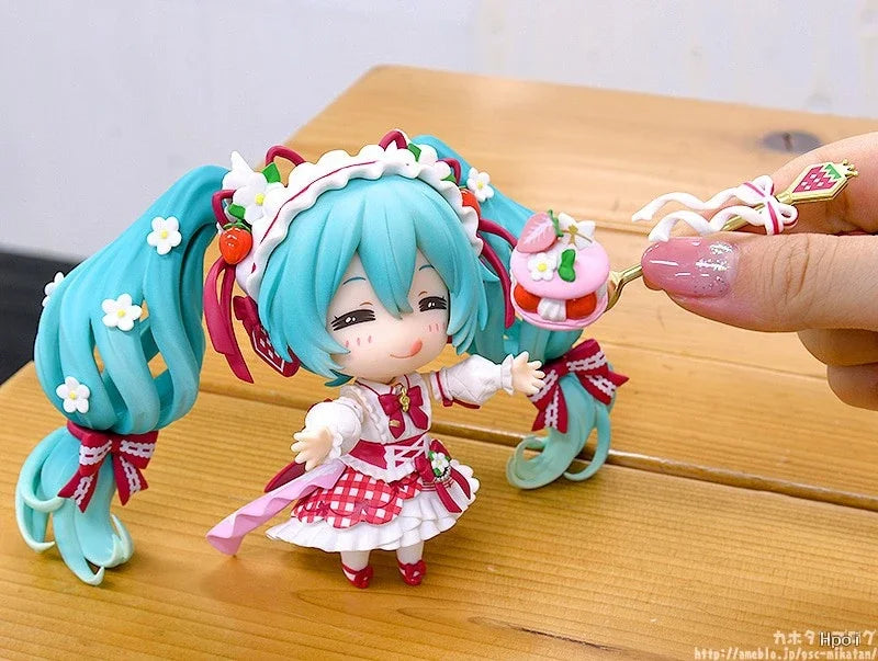 10cm #1939 Hatsune Miku Anime Figure 15th Anniversary Strawberry Miku Action Figure #1940 PVC Collection Model Doll Toys Gift