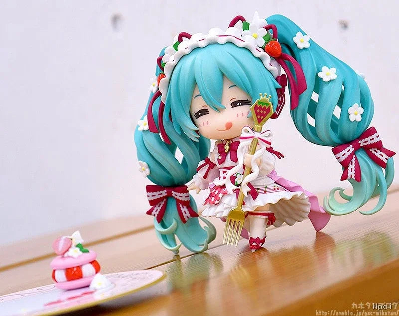 10cm #1939 Hatsune Miku Anime Figure 15th Anniversary Strawberry Miku Action Figure #1940 PVC Collection Model Doll Toys Gift
